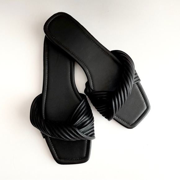 EUC Black Twist Slide Sandals - Picture 5 of 7